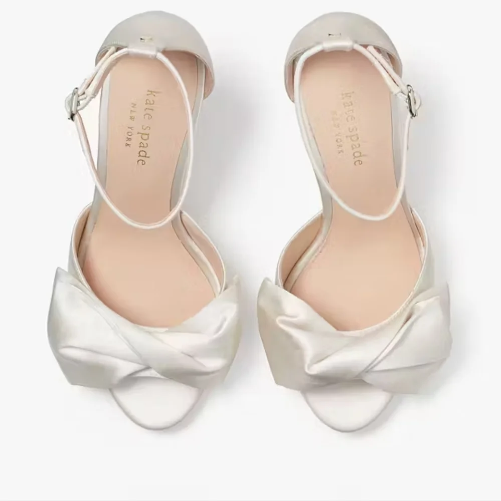 New In Box Kate Spade New York Bridal Bow Pump Sandal Heels Ivory Size 5.5!